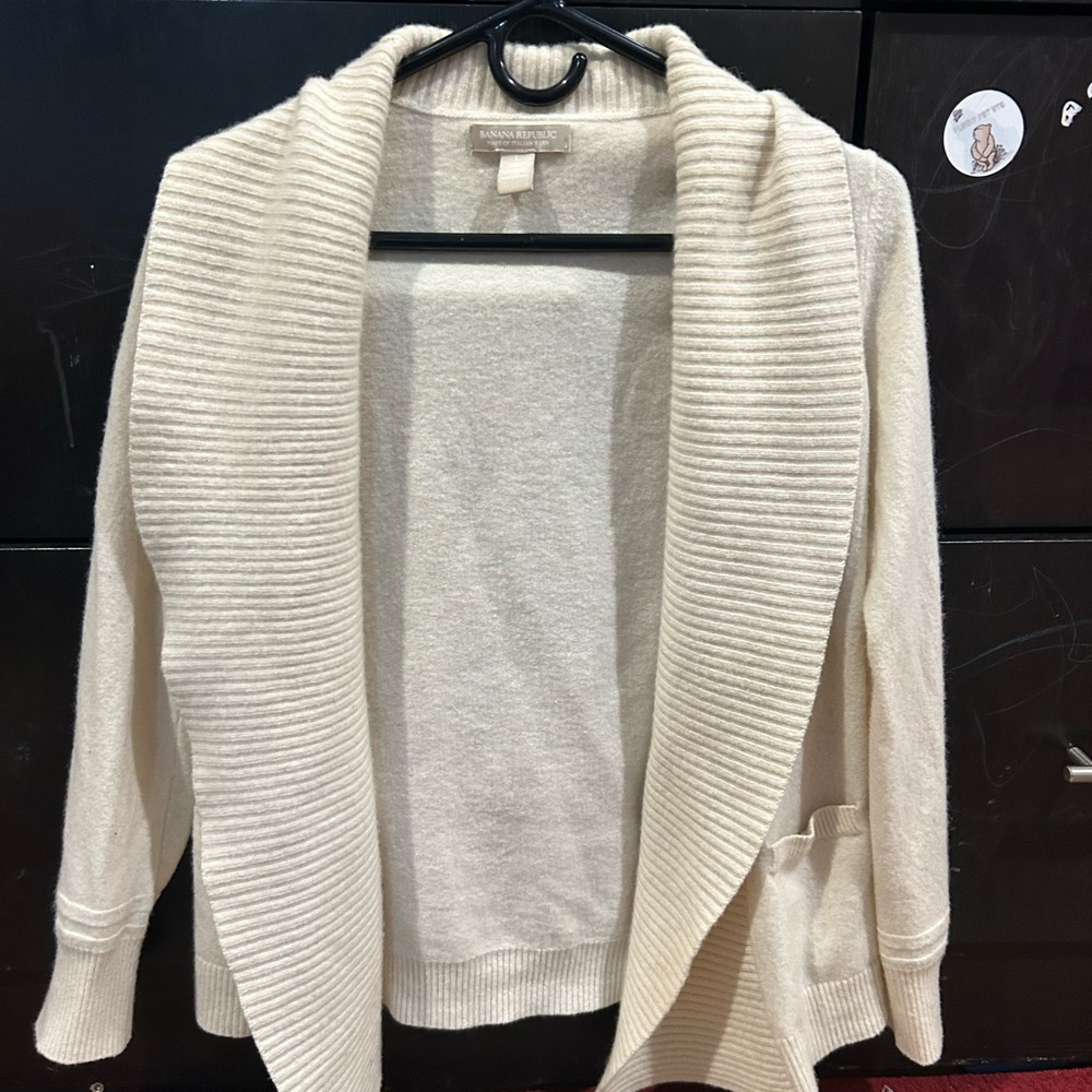 Banana Republic Cream Ribbed Cardigan